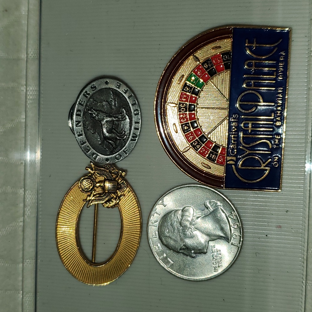 Lot of 3 vintage brooches pin